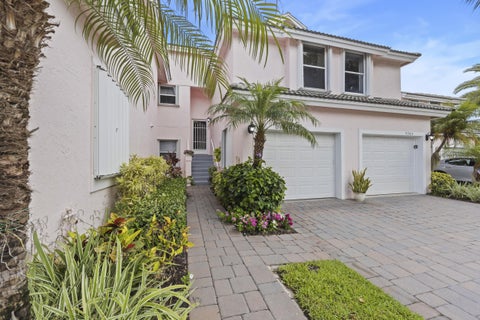 Photo of 2506 N Fairway Drive N, Jupiter, FL 33477 (MLS # B26049128)