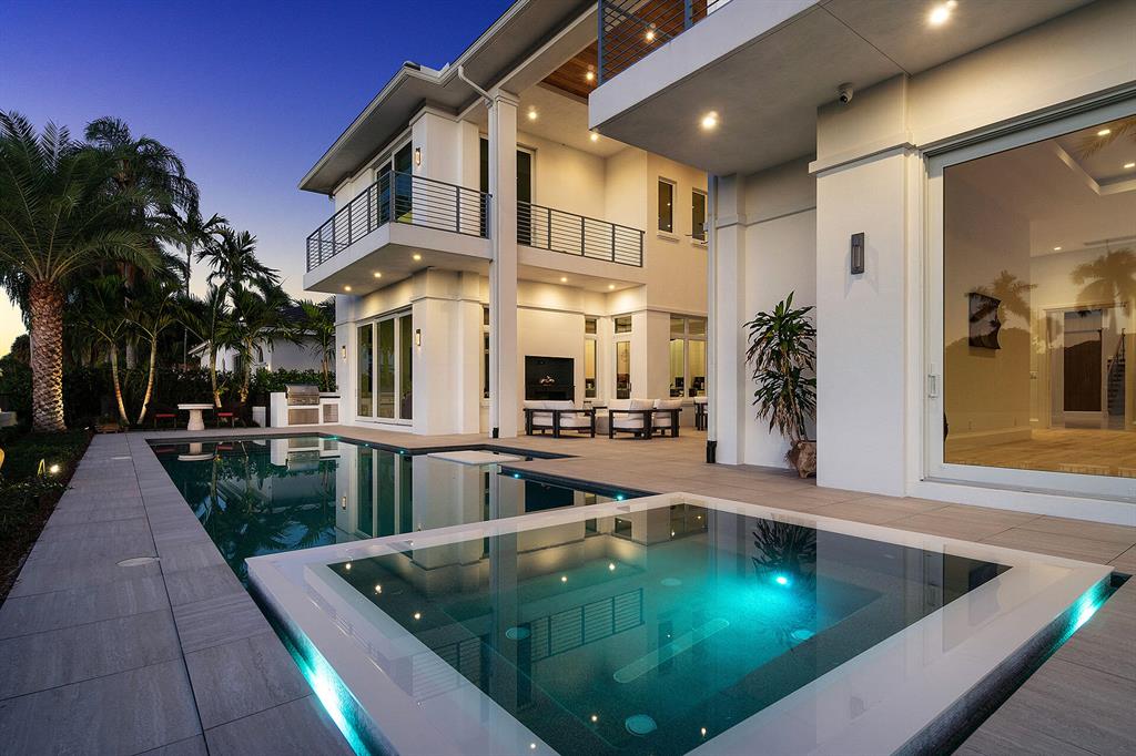 ROYAL PALM YACHT & COUNTRY CLUB - Residential