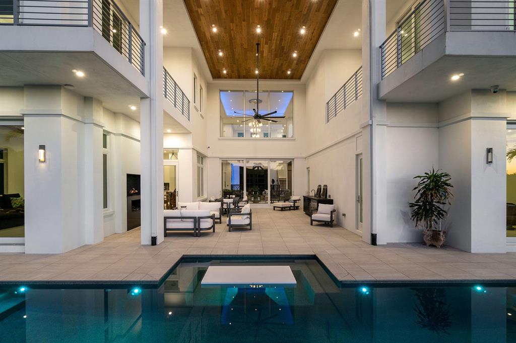 ROYAL PALM YACHT & COUNTRY CLUB - Residential