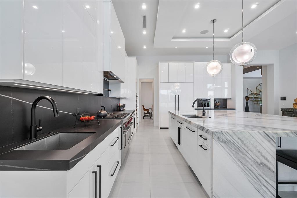 ROYAL PALM YACHT & COUNTRY CLUB - Residential