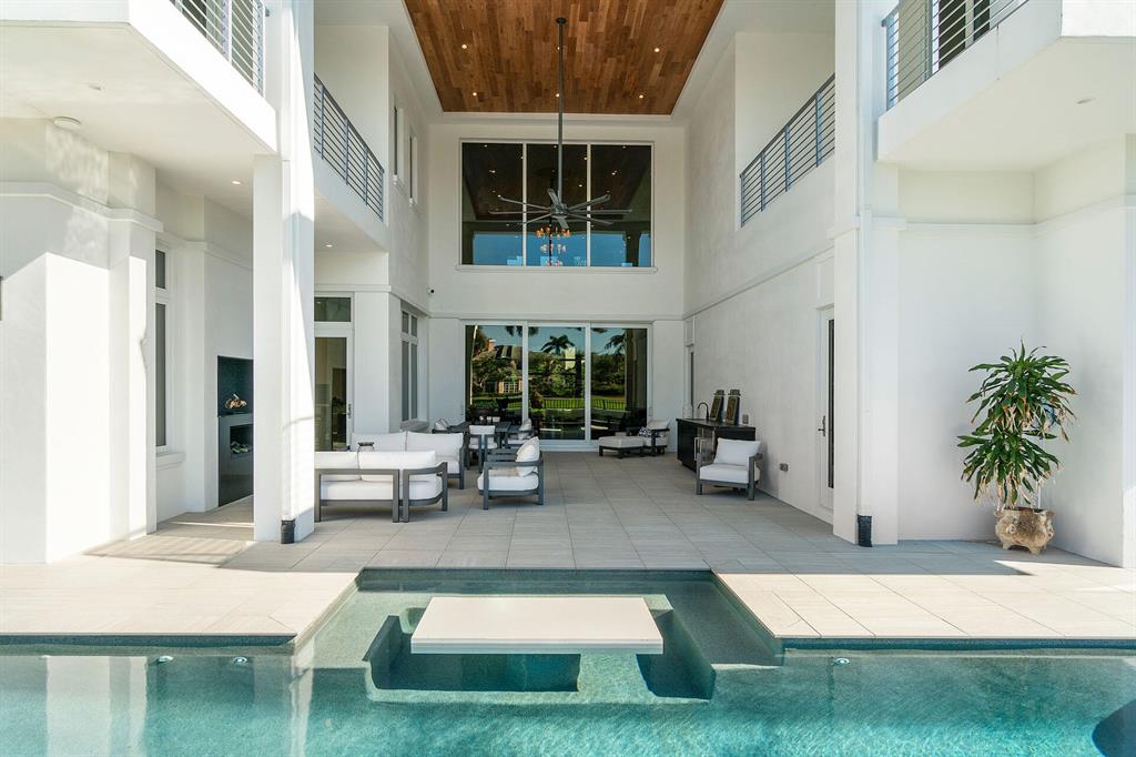 ROYAL PALM YACHT & COUNTRY CLUB - Residential