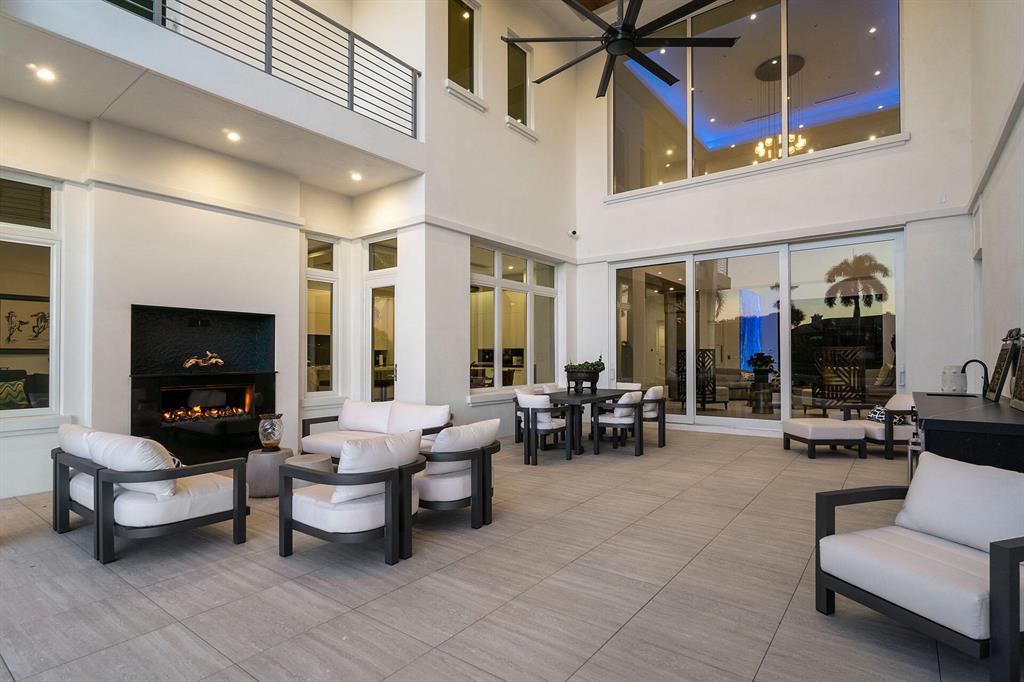 ROYAL PALM YACHT & COUNTRY CLUB - Residential