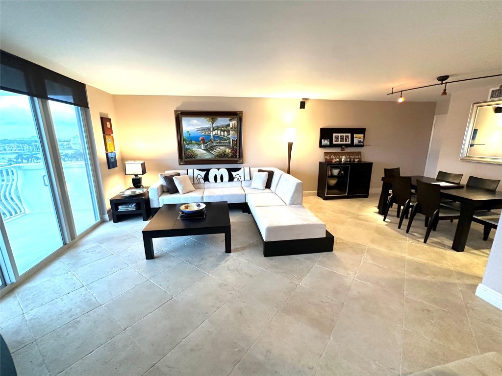 1 Las Olas Circle 605