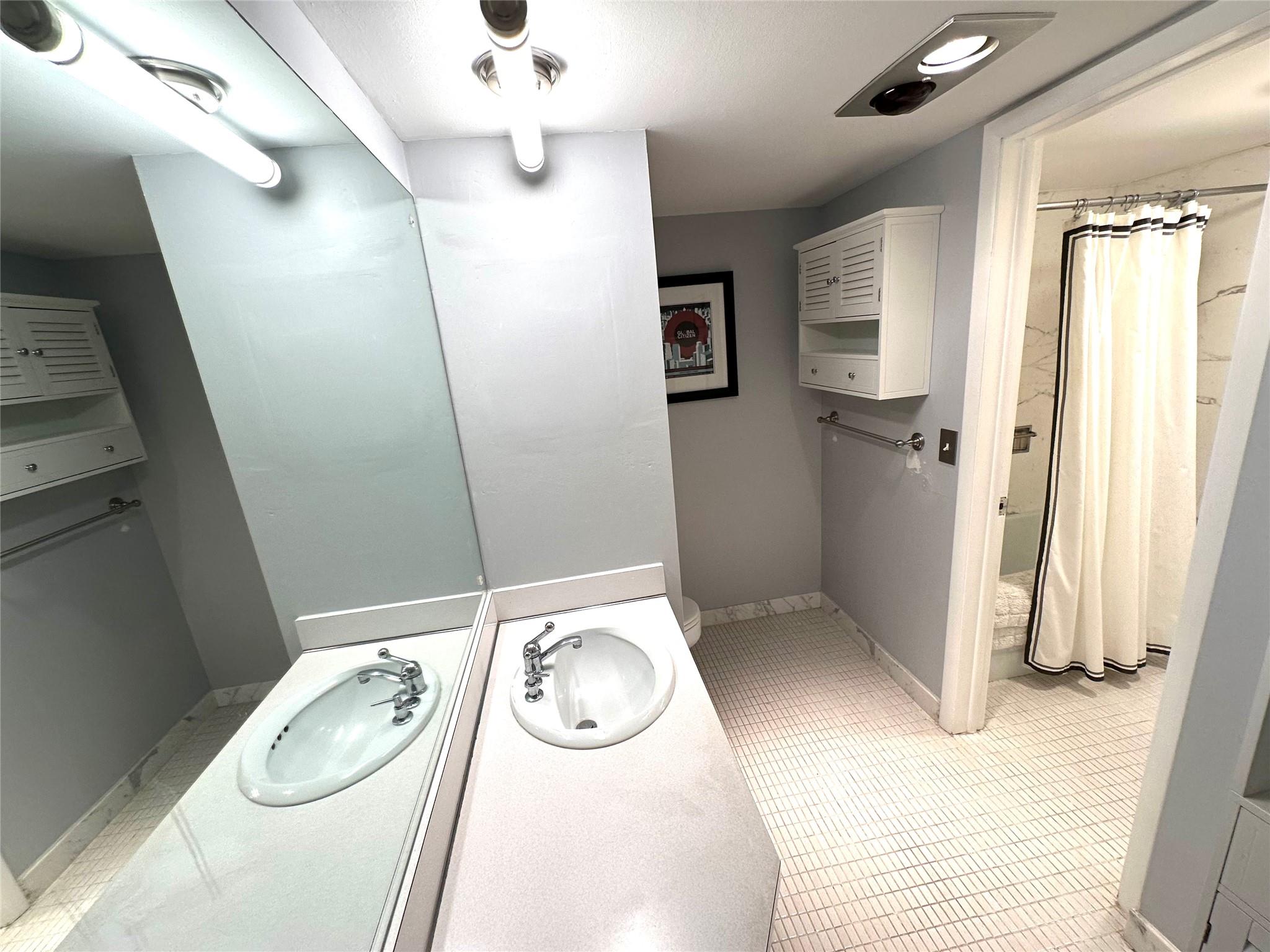 Venetian Condominium - Residential