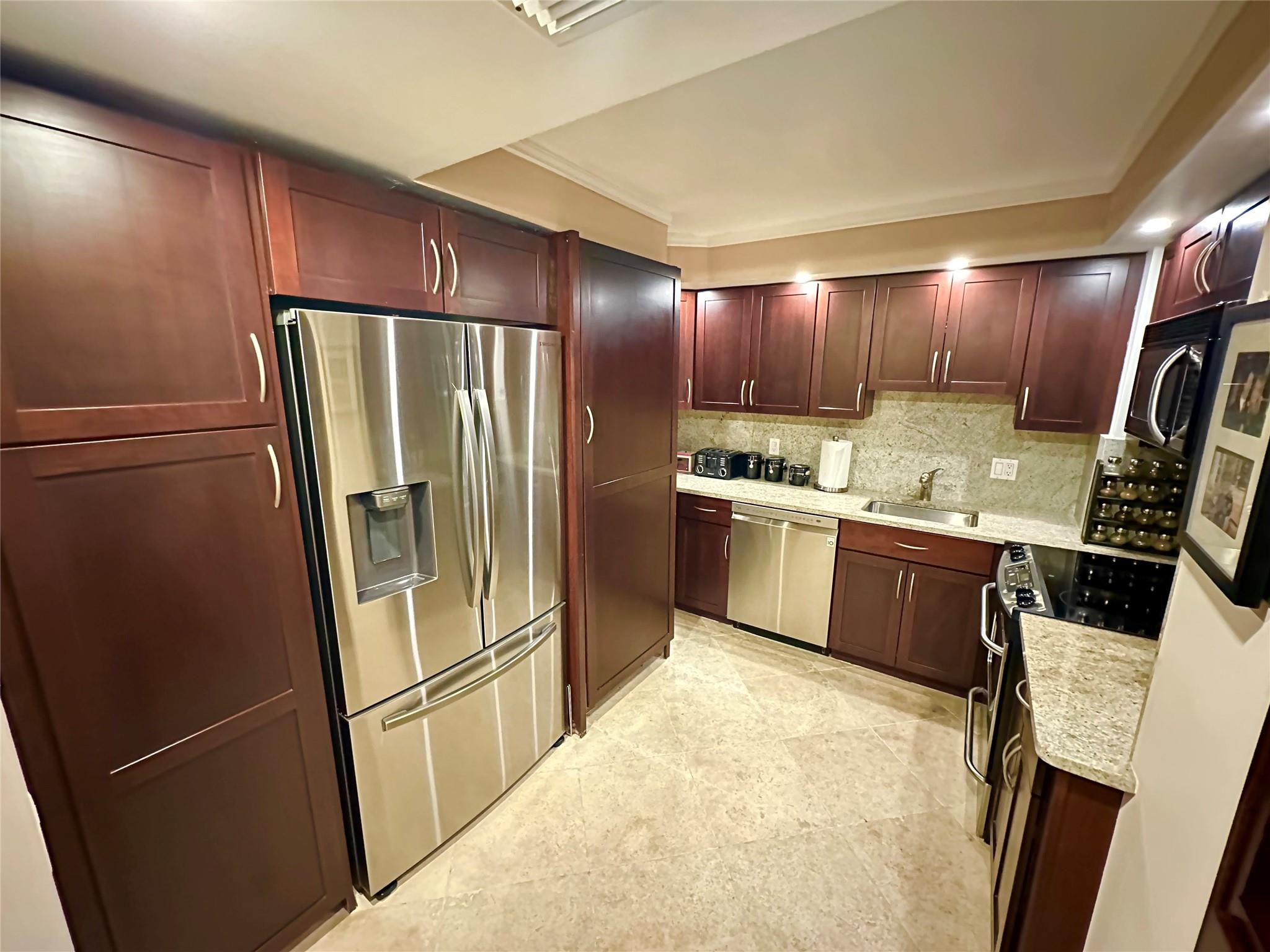 Venetian Condominium - Residential