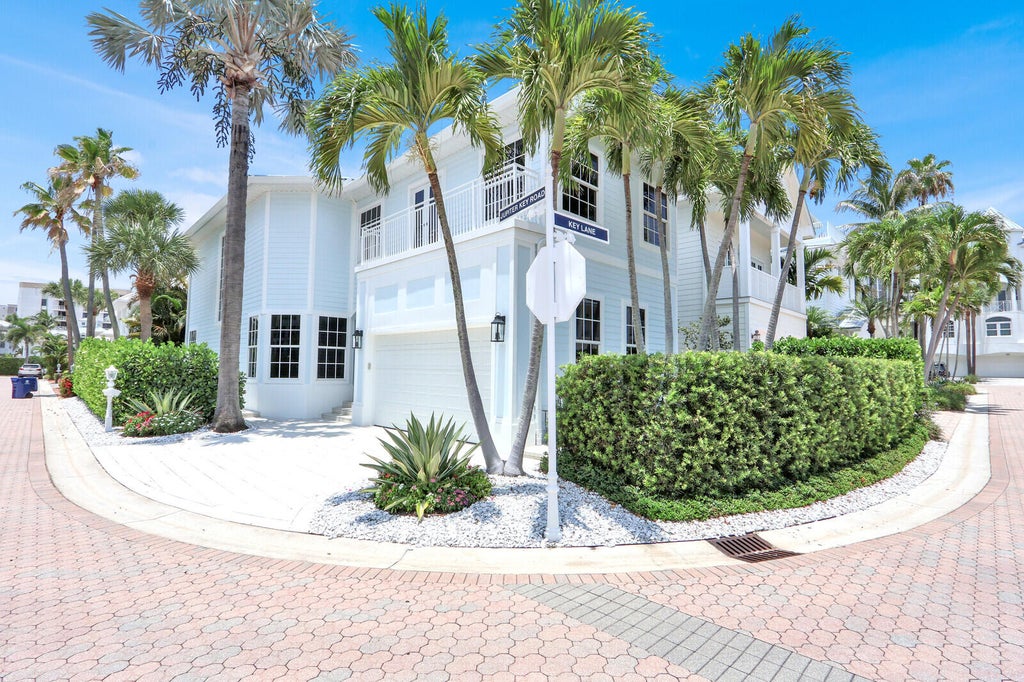 Photo of 149 JUPITER KEY Road, Jupiter, FL 33477 (MLS # B26070988)