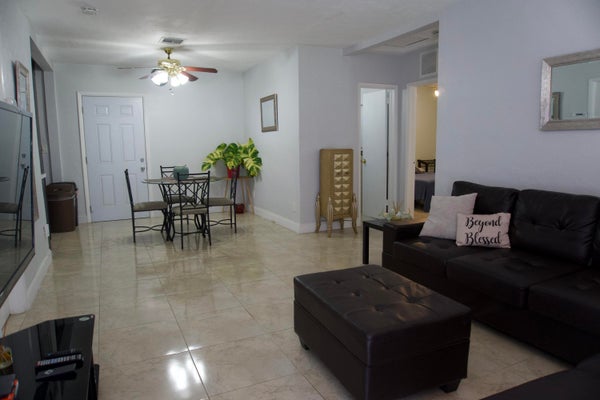 6509 PINES PKWY, HOLLYWOOD, FL 33023 - Image 435785a6b936ba20a9d4e50311a1b06d/790401945