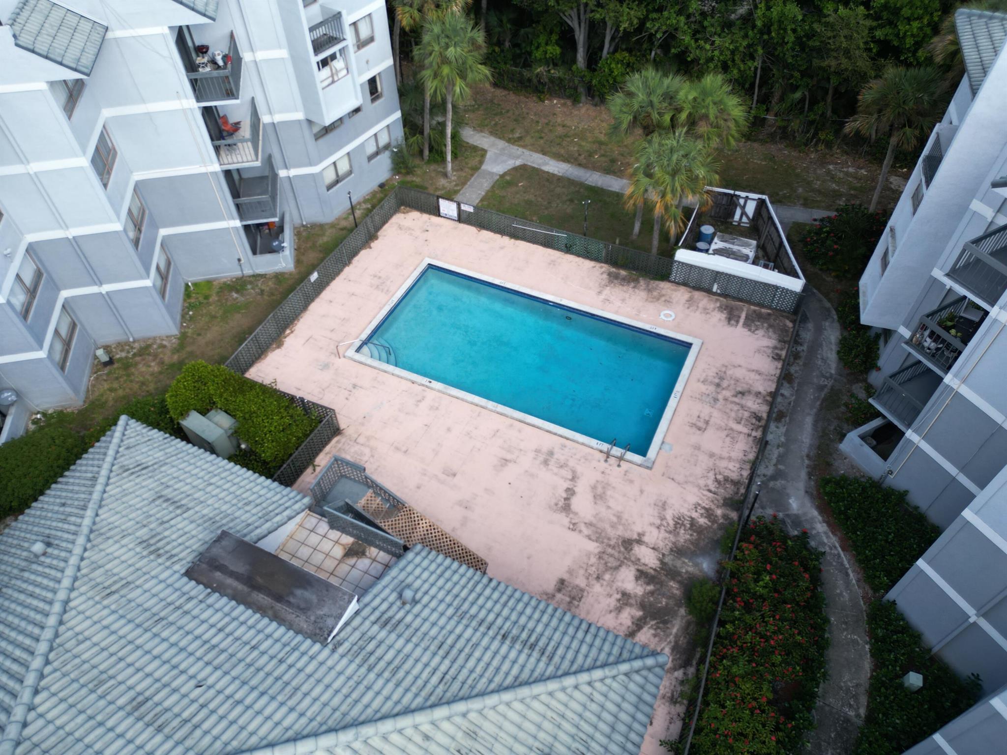 PRESIDENTIAL GOLFVIEW CON - Residential