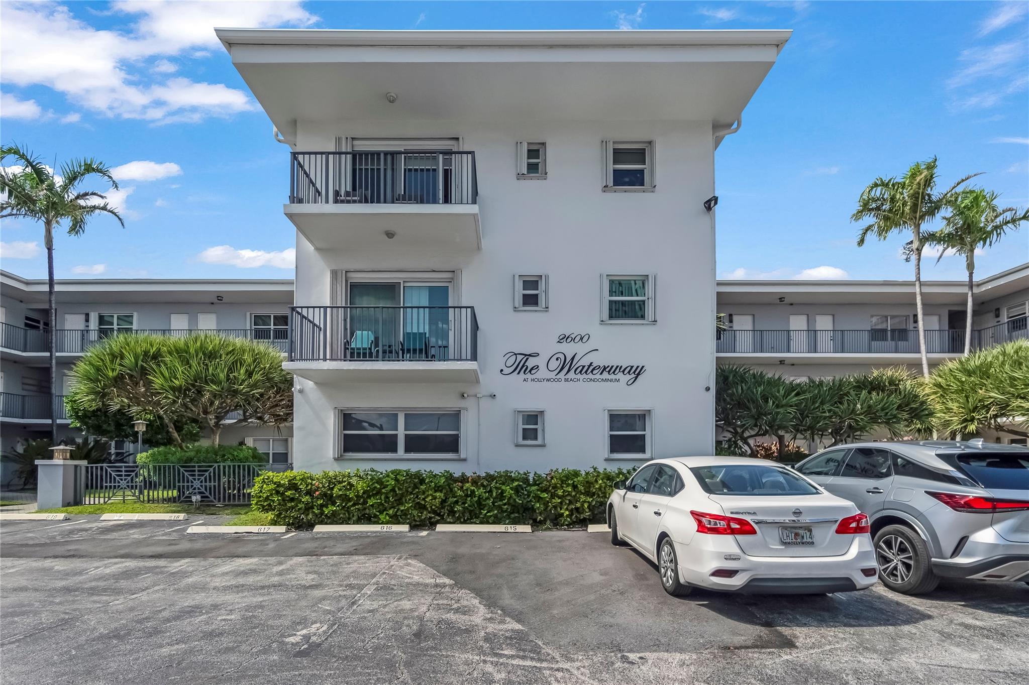 Seasonal Rental check available months. Beautiful 1bd/1ba condo overlooking intracoastal waterway. Great way to enjoy your coffee or sip some wine and relax. Walk across to the beach and just minutes to shopping, restaurants and area highways.  Fitness room available, elevators and laundry. Enjoy your winter here.