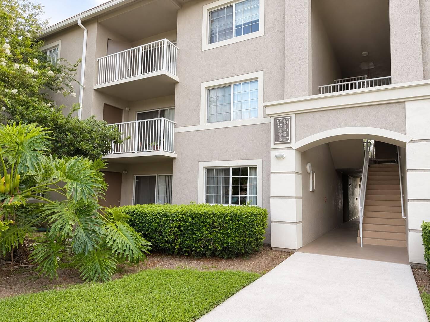 5045 Wiles Road 105, Coconut Creek FL 33073