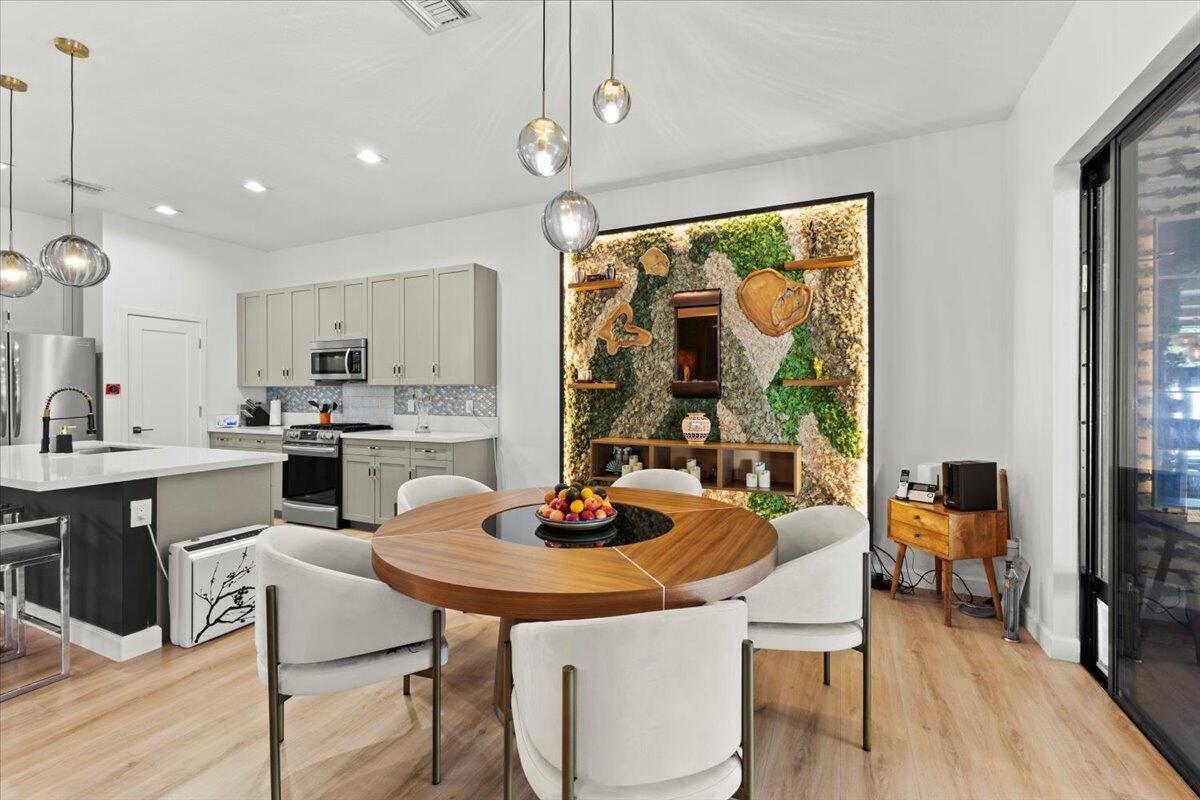 WHISPERING OAKS - Residential Lease