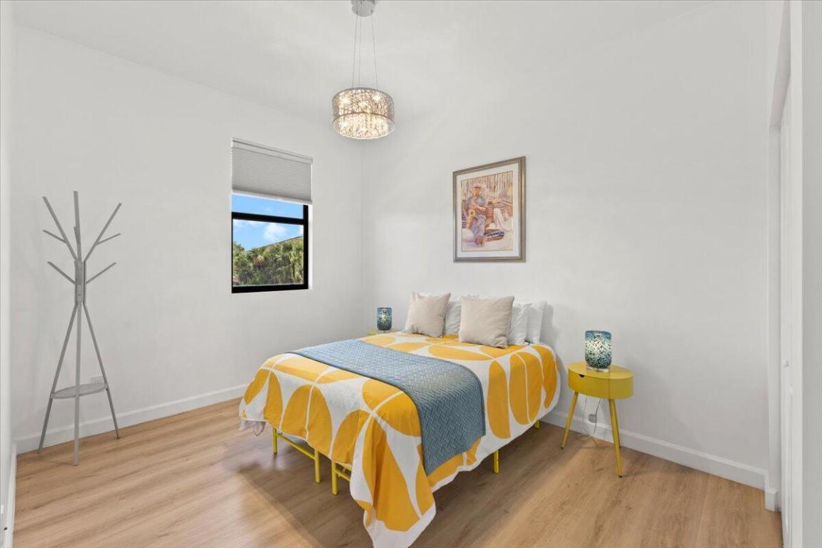 WHISPERING OAKS - Residential Lease