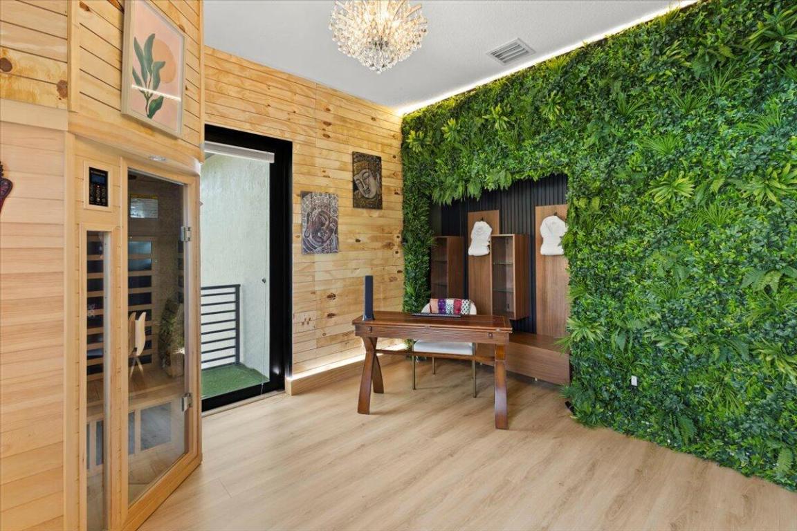 WHISPERING OAKS - Residential Lease