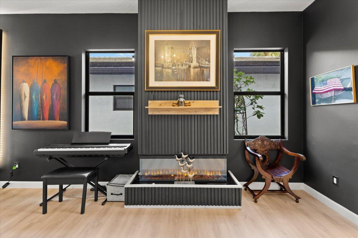 WHISPERING OAKS - Residential Lease