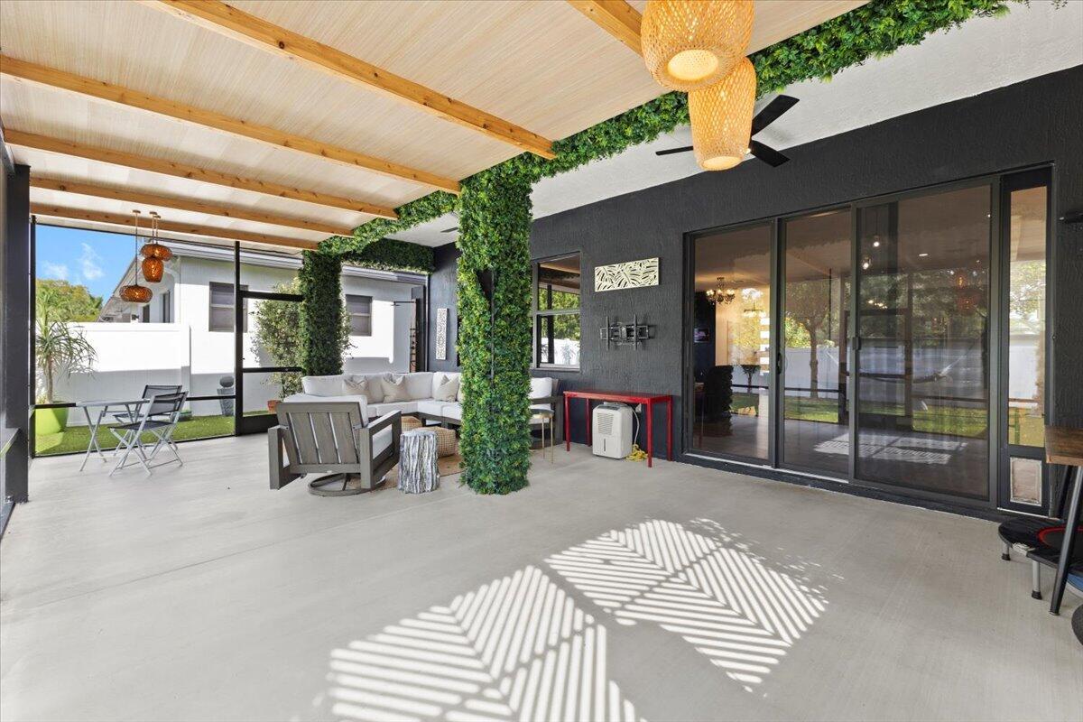 WHISPERING OAKS - Residential Lease