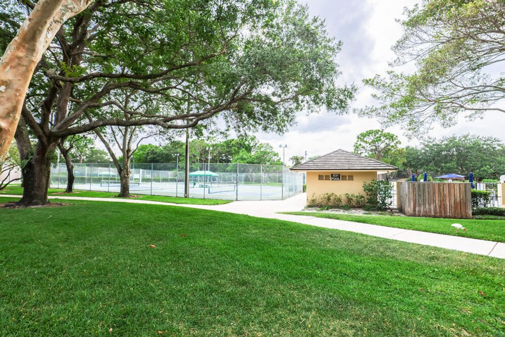 Photo of 618 6th Terrace, Palm Beach Gardens, FL 33418 (MLS # R10988348)