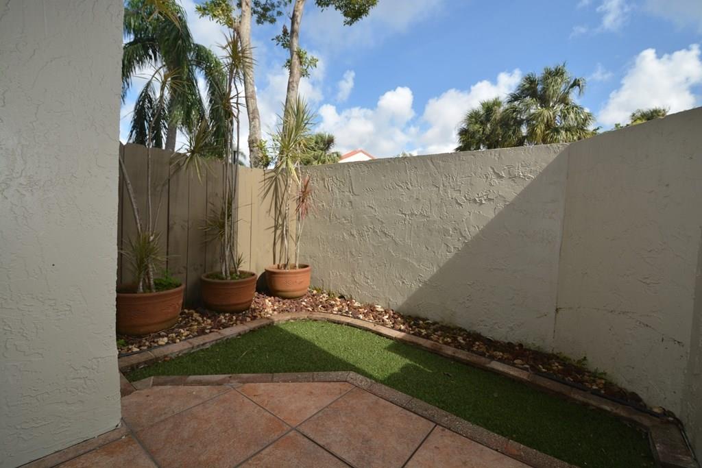 Courtyard of Coral Gate - Residential
