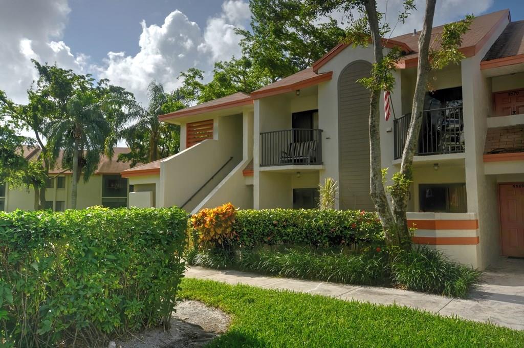 Courtyard of Coral Gate - Residential
