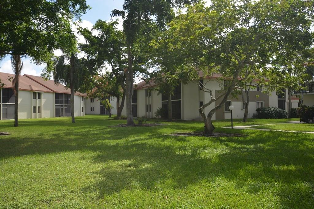 Courtyard of Coral Gate - Residential