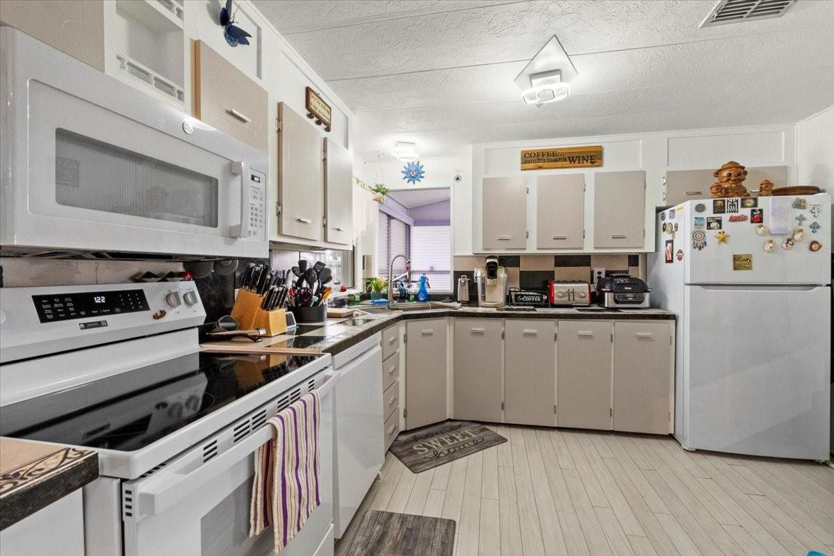 HIGHLAND MEADOWS ESTATES WEST - Residential