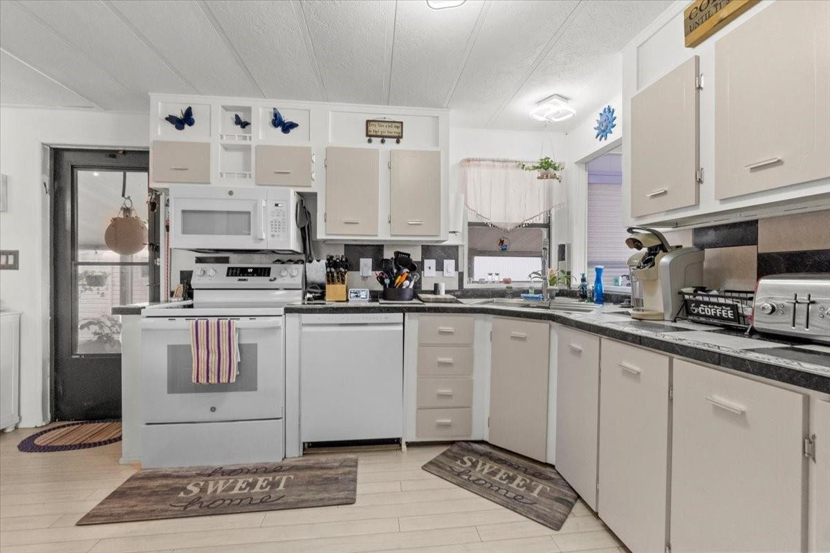 HIGHLAND MEADOWS ESTATES WEST - Residential