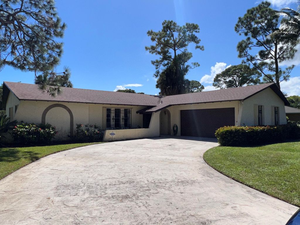 Photo of 5878 Tidewater Drive, Jupiter, FL 33458 (MLS # R10837788)