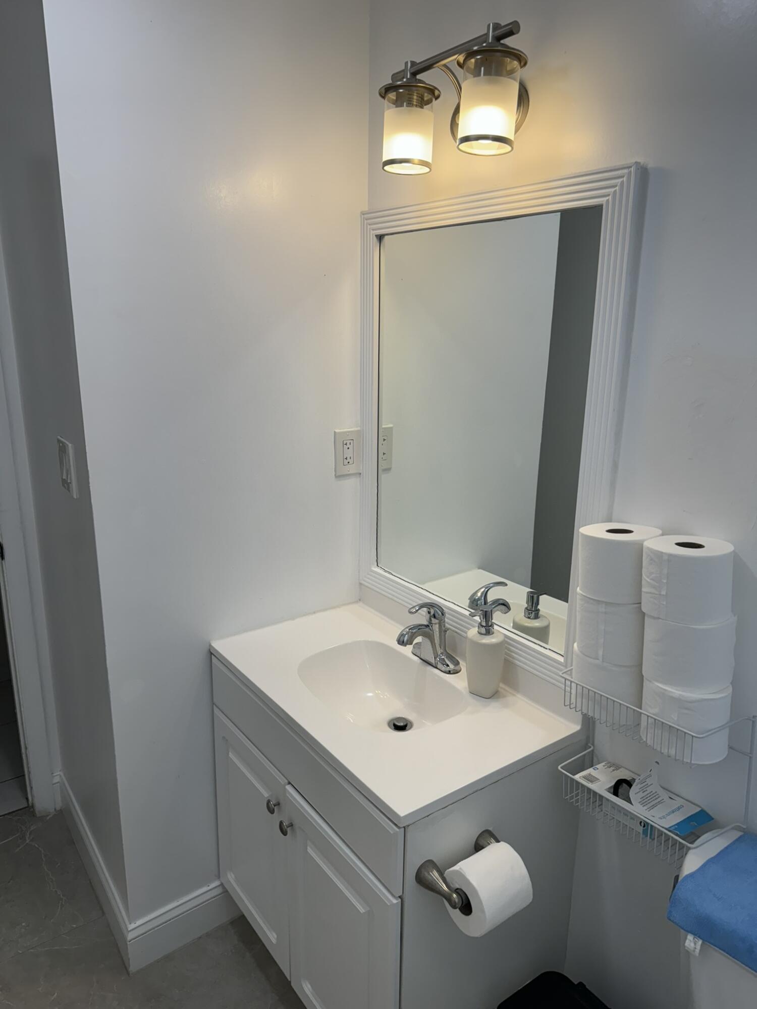 WESTWOOD COMMUNITY 5 - Residential Lease