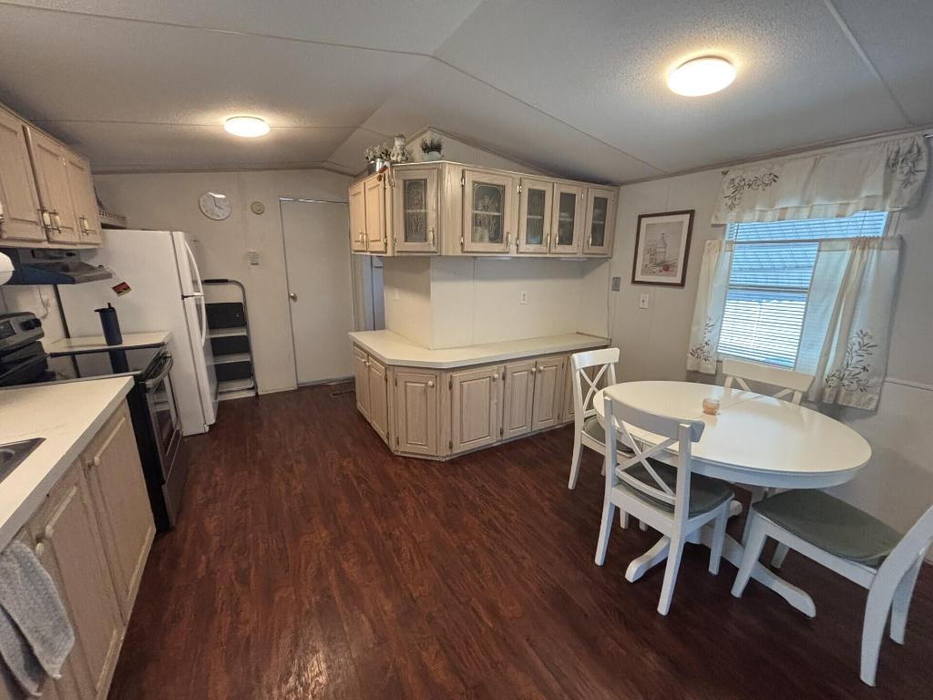 EVERGLADES LAKES - Residential