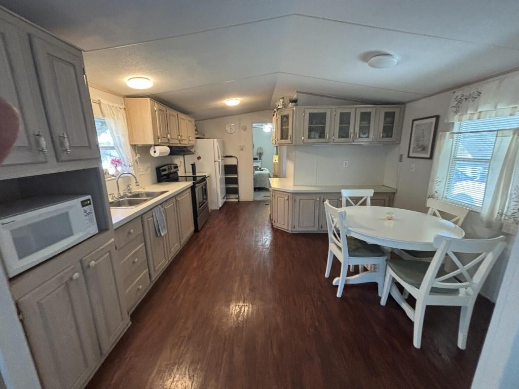 EVERGLADES LAKES - Residential