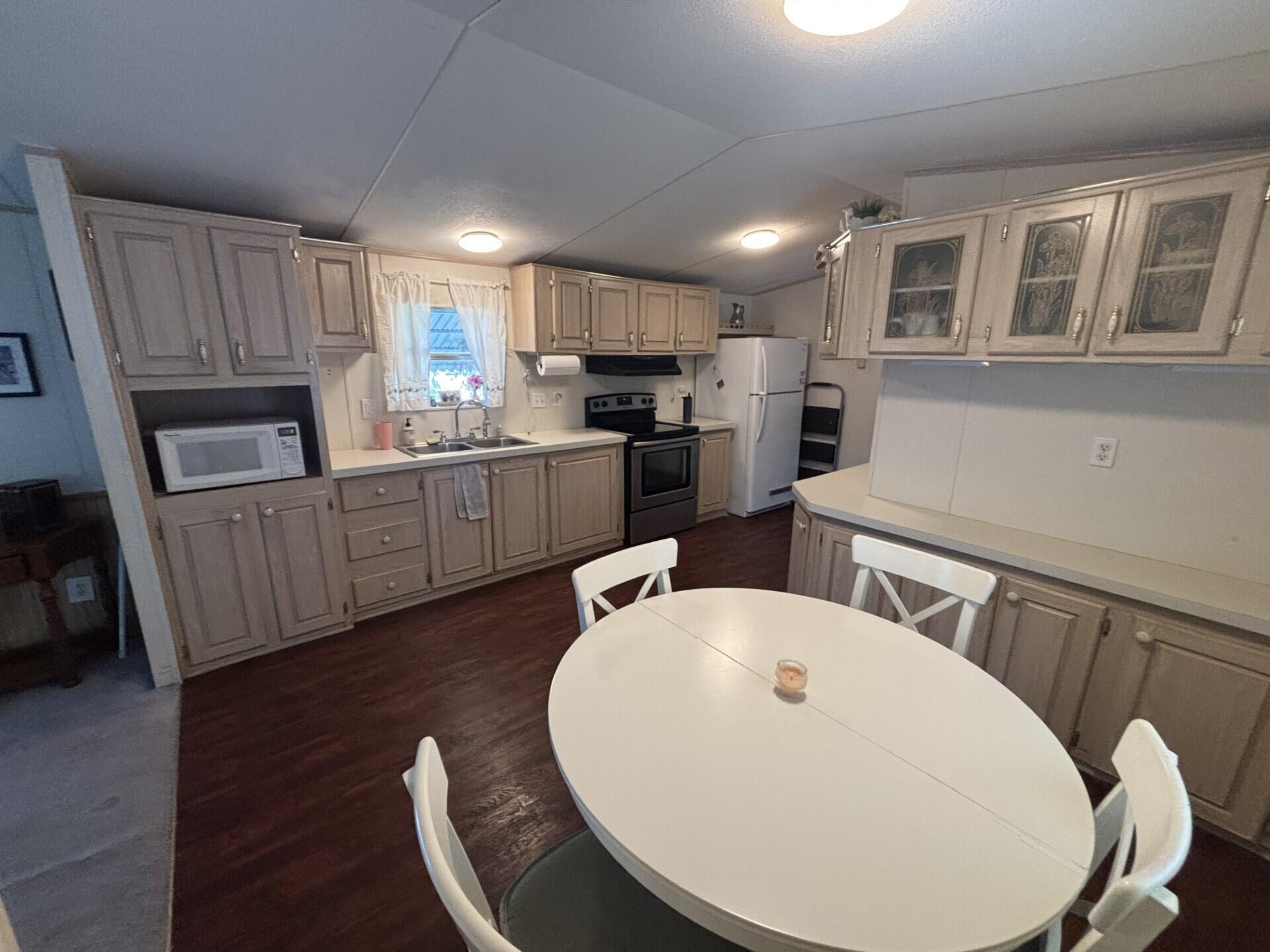 EVERGLADES LAKES - Residential