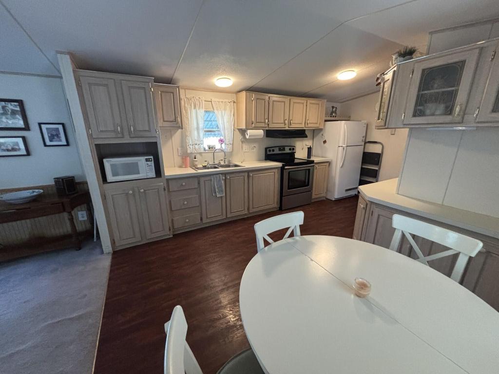 EVERGLADES LAKES - Residential