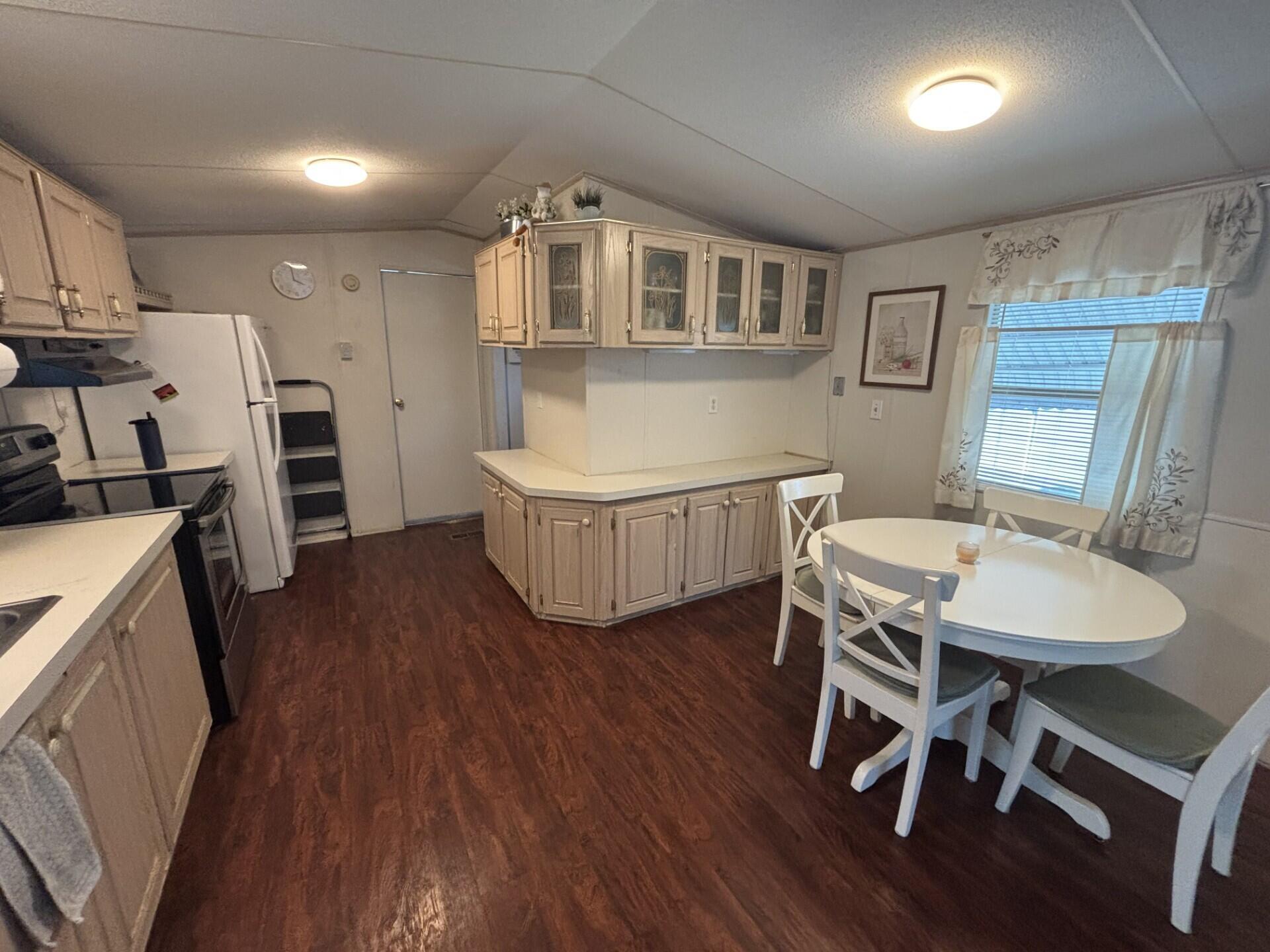 EVERGLADES LAKES - Residential
