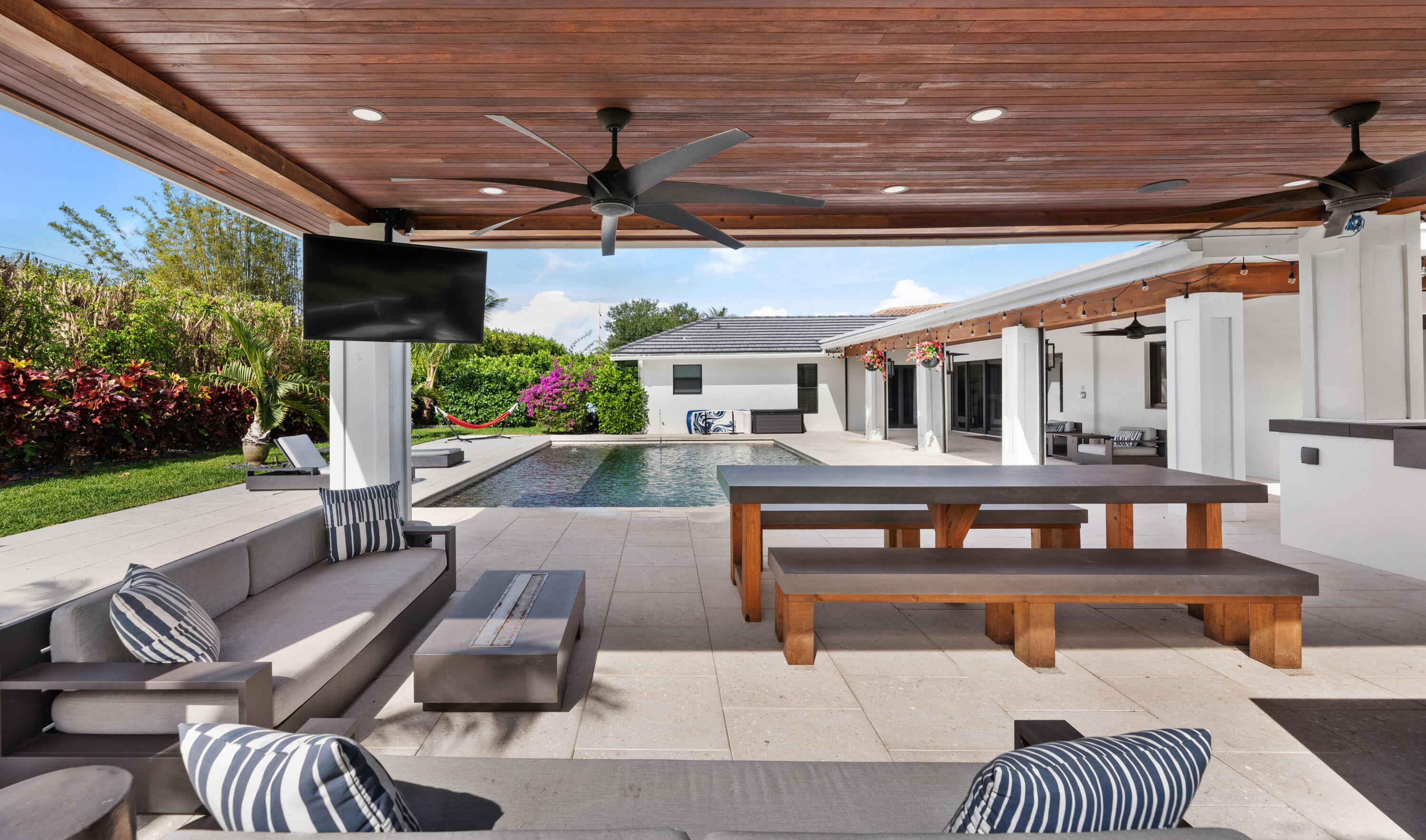 2040 NW 25TH Street