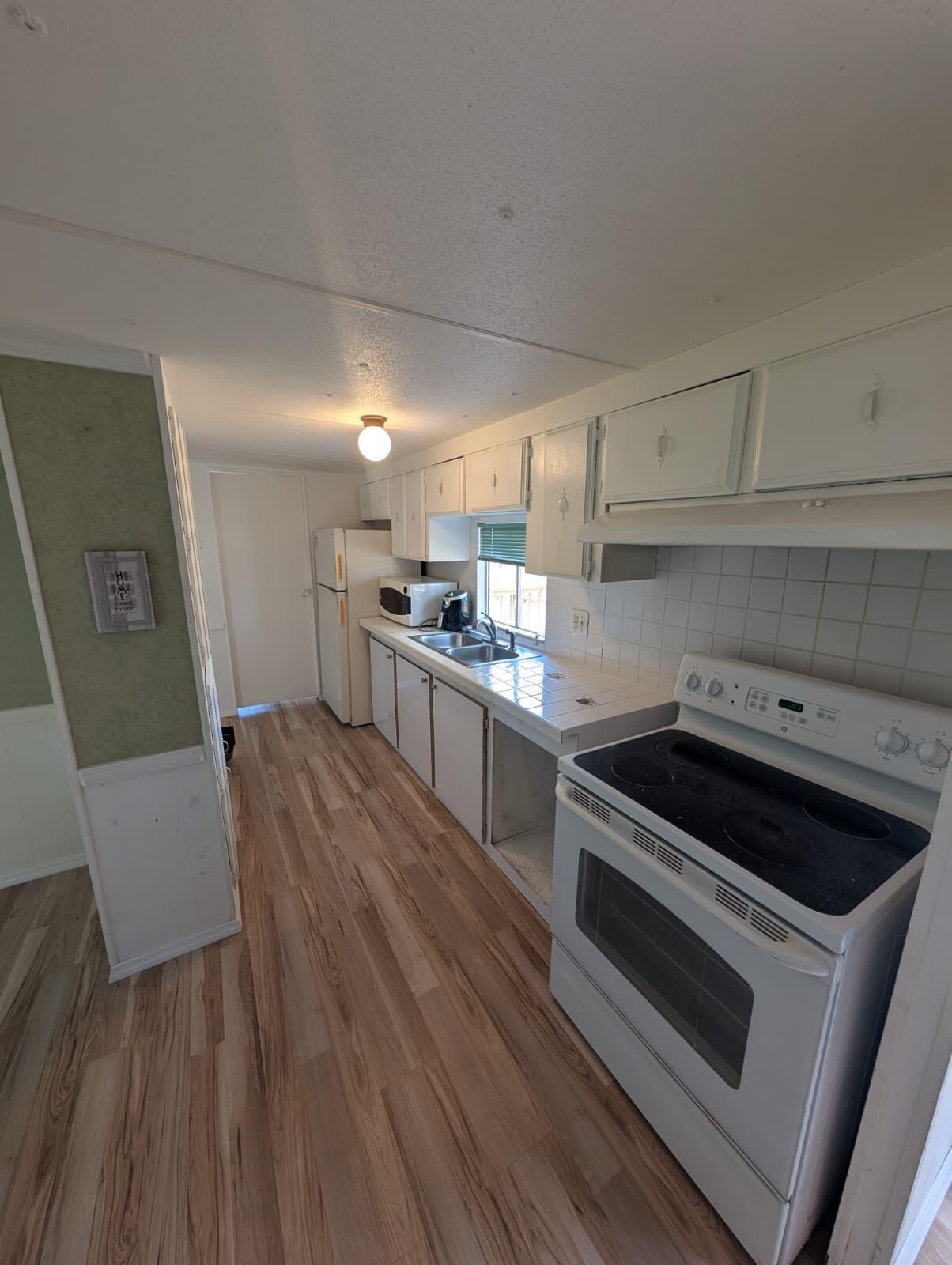 FOUR LAKES COMMUNITY - Residential