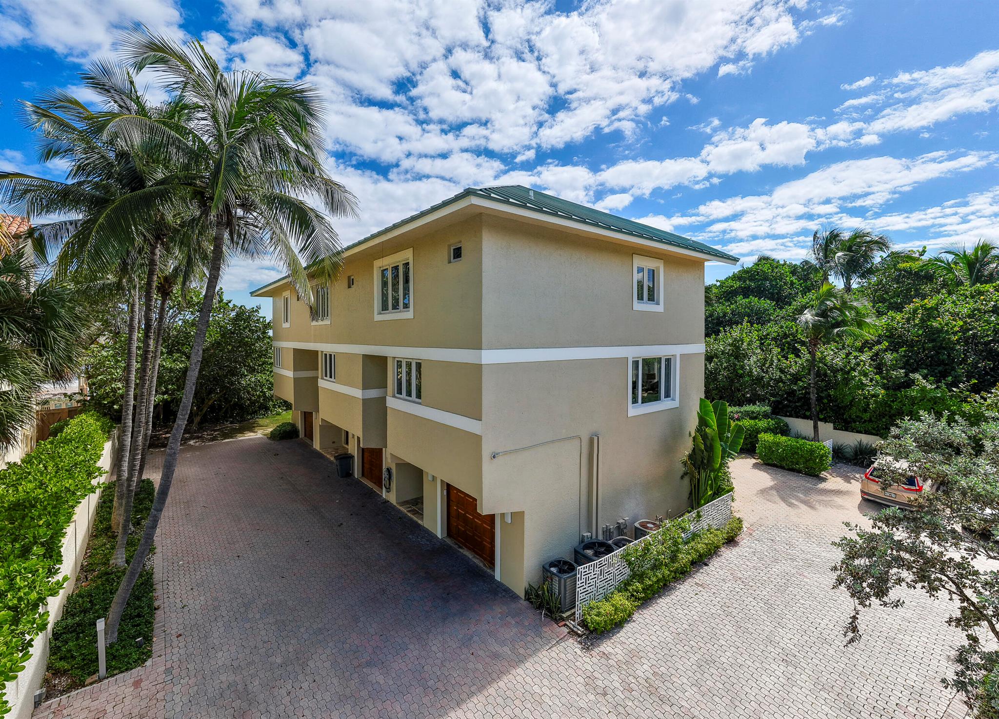 Pelican Beach Condos - Residential Lease