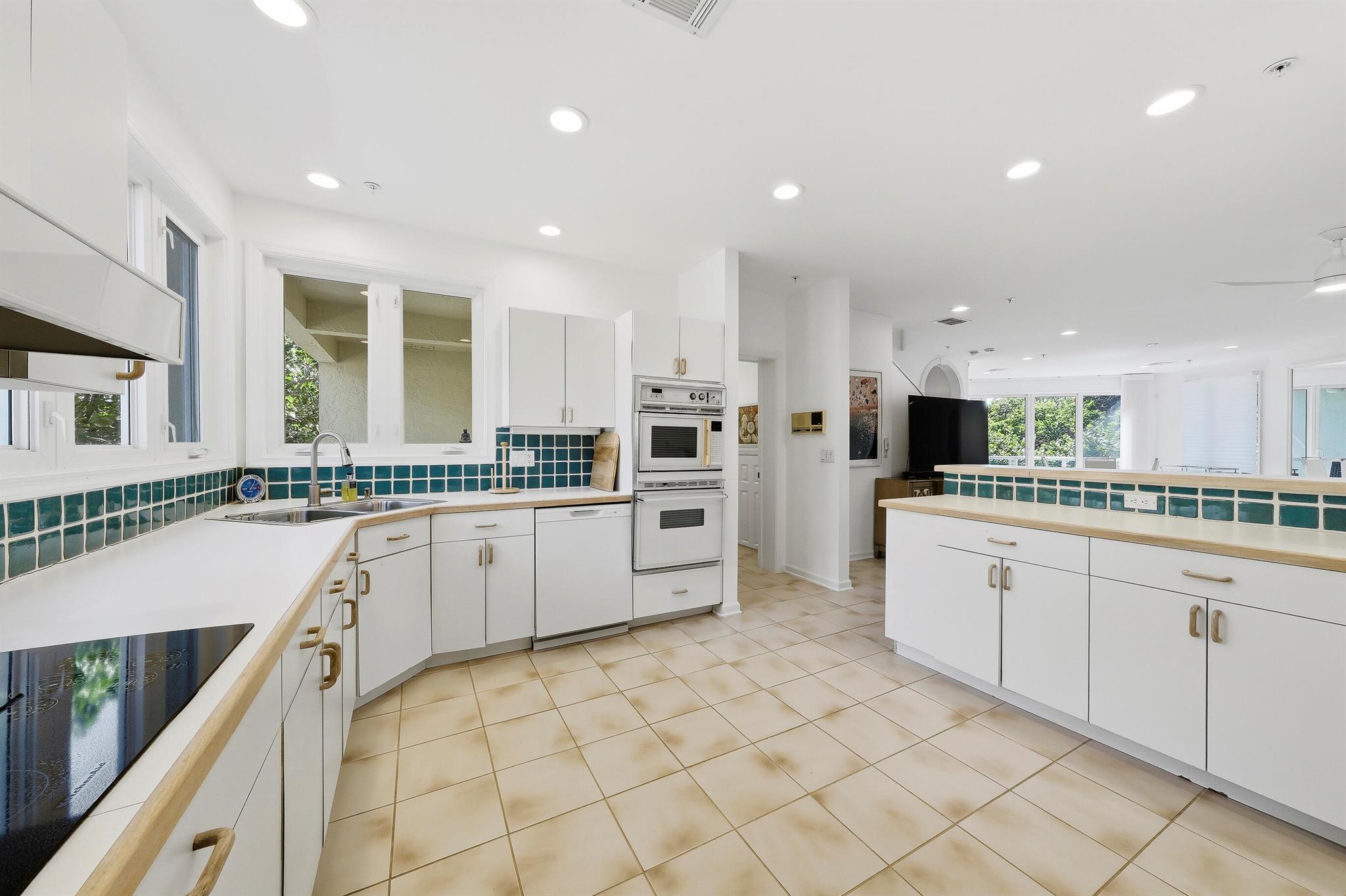 Pelican Beach Condos - Residential Lease