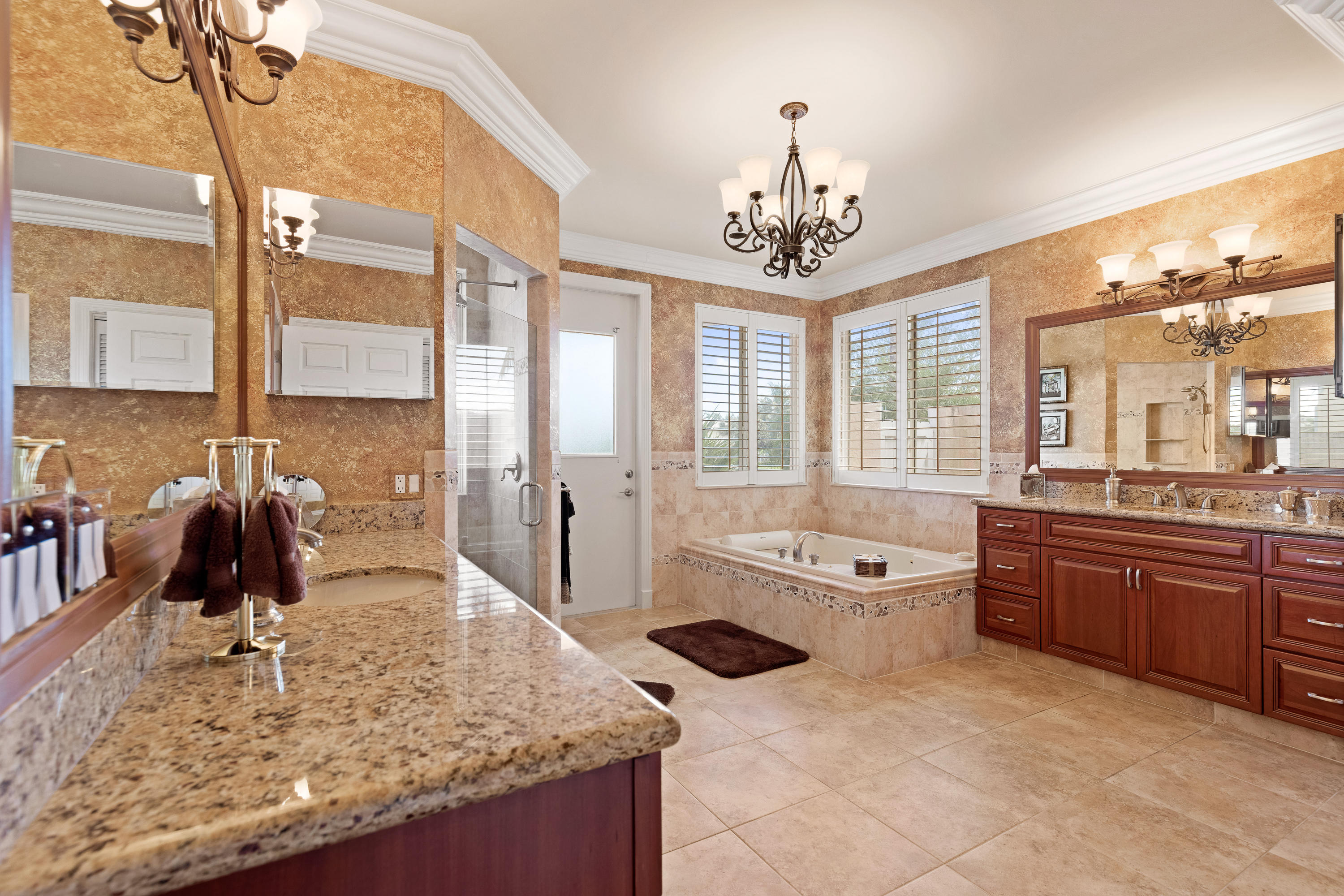 ADMIRALS COVE - Residential