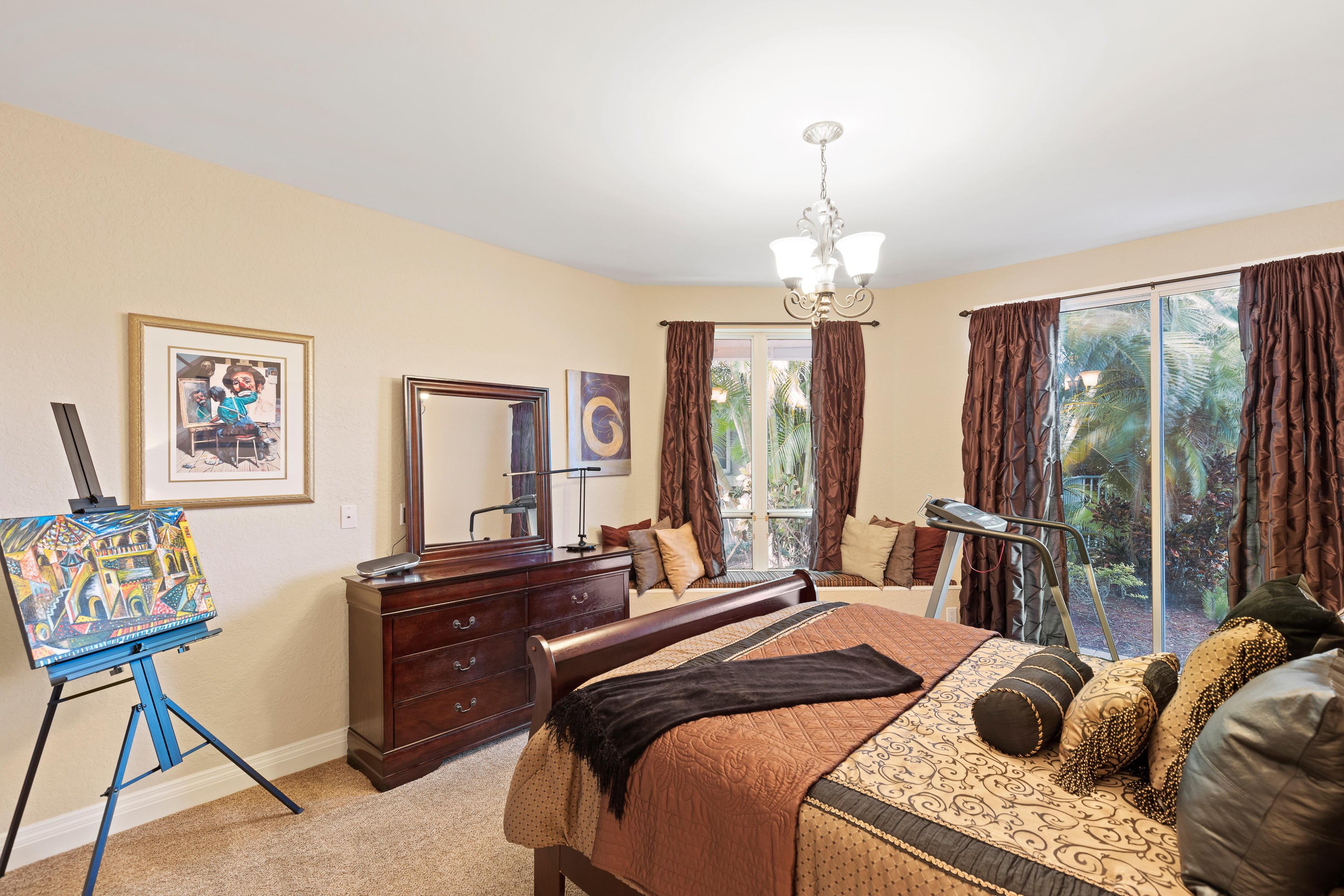 ADMIRALS COVE - Residential