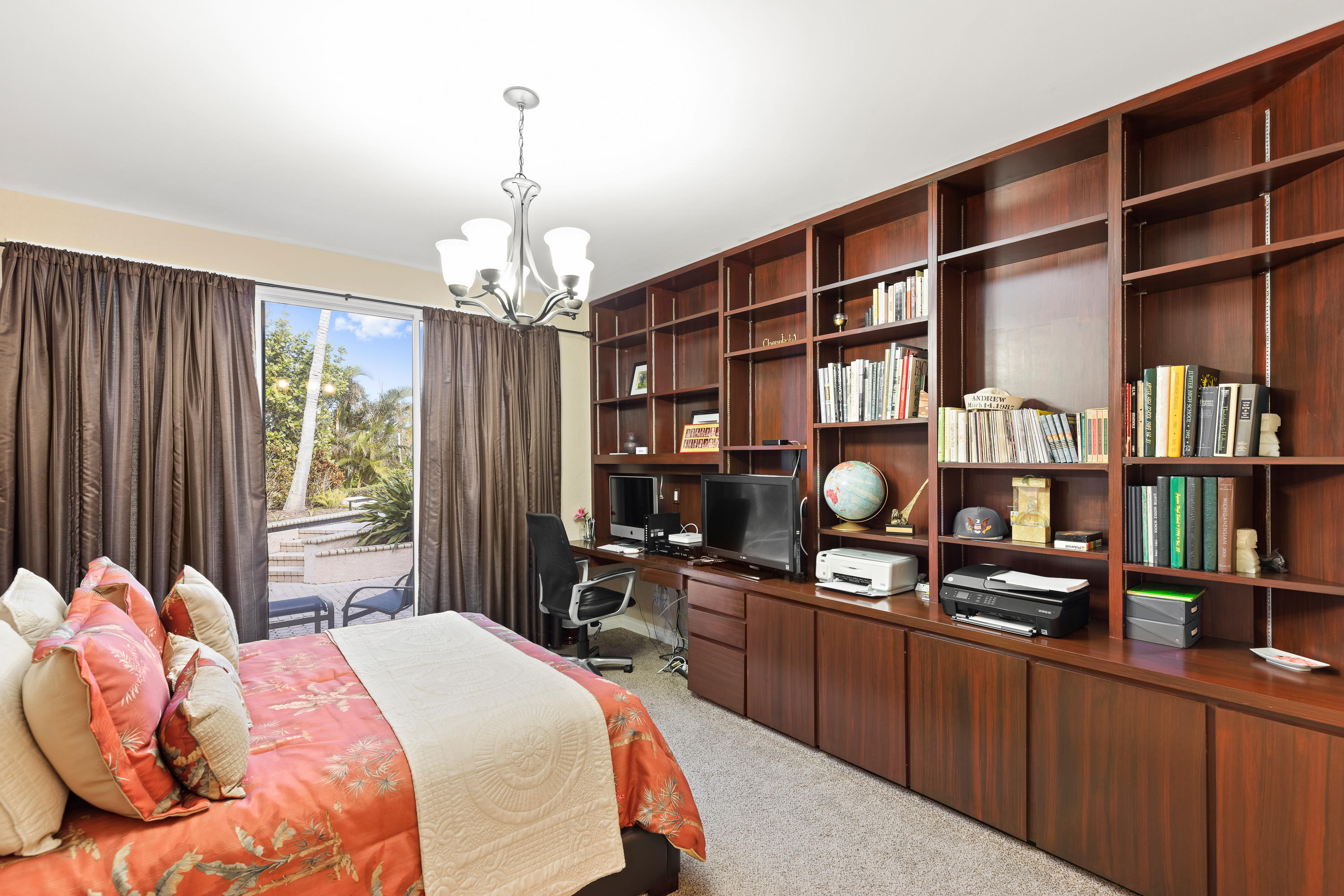 ADMIRALS COVE - Residential