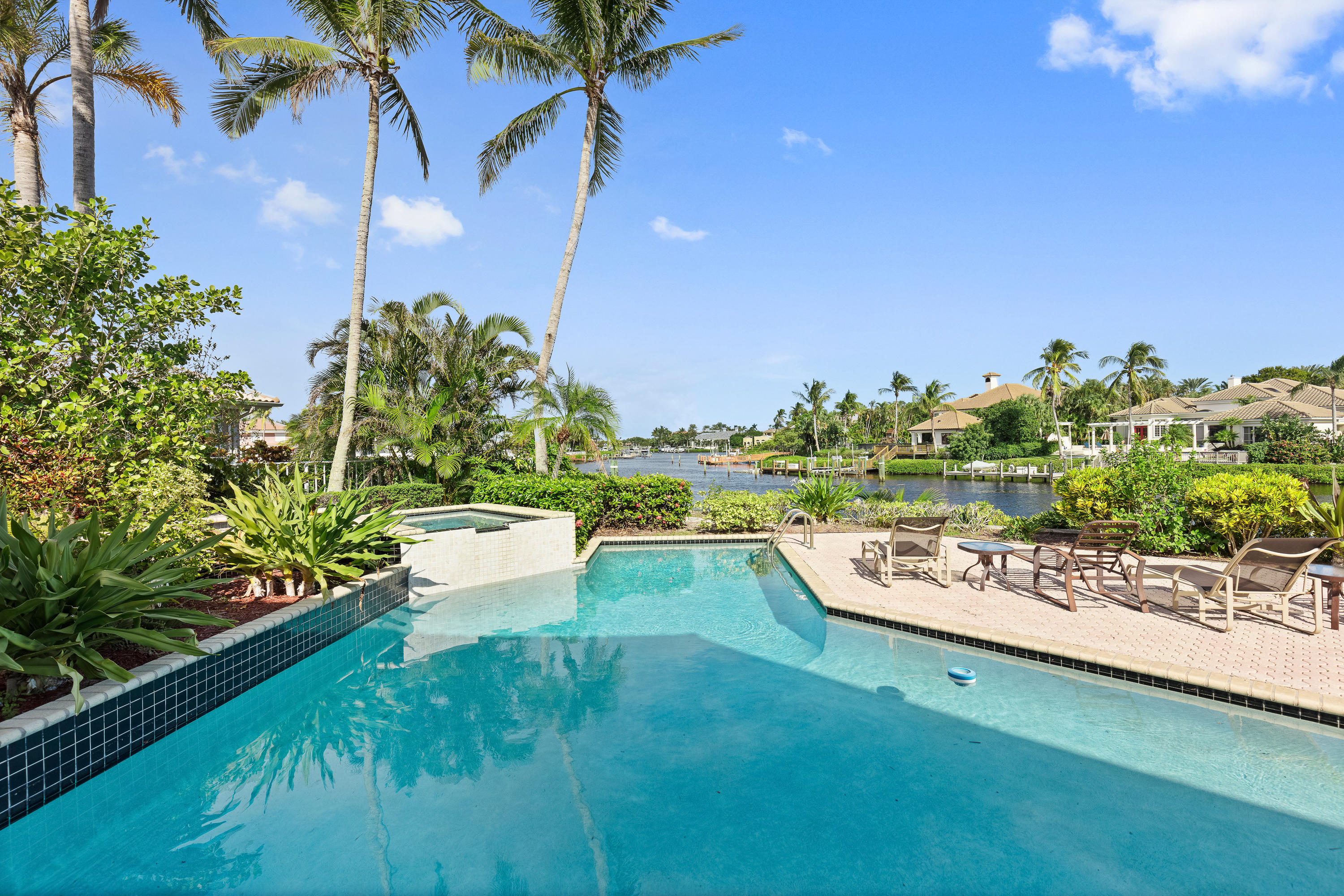 ADMIRALS COVE - Residential