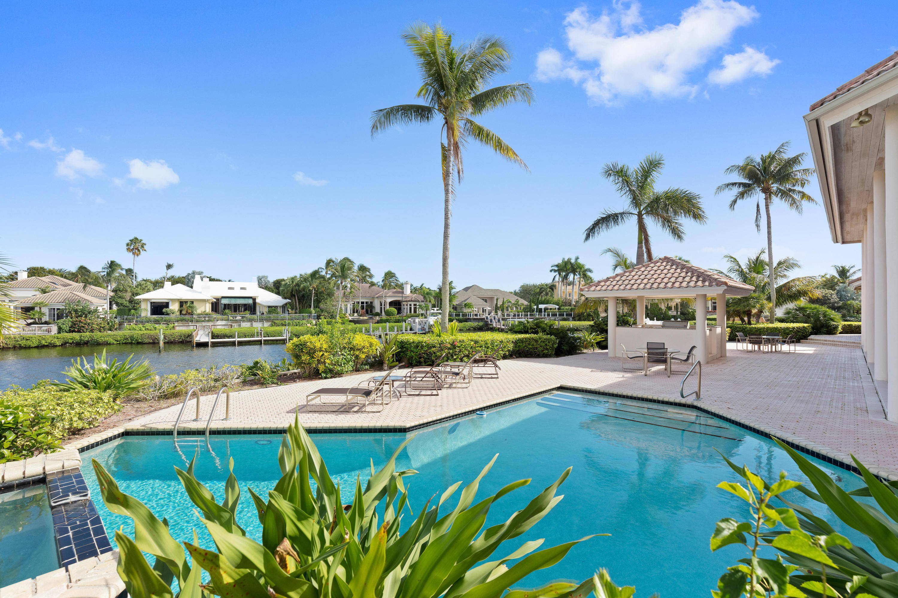 ADMIRALS COVE - Residential