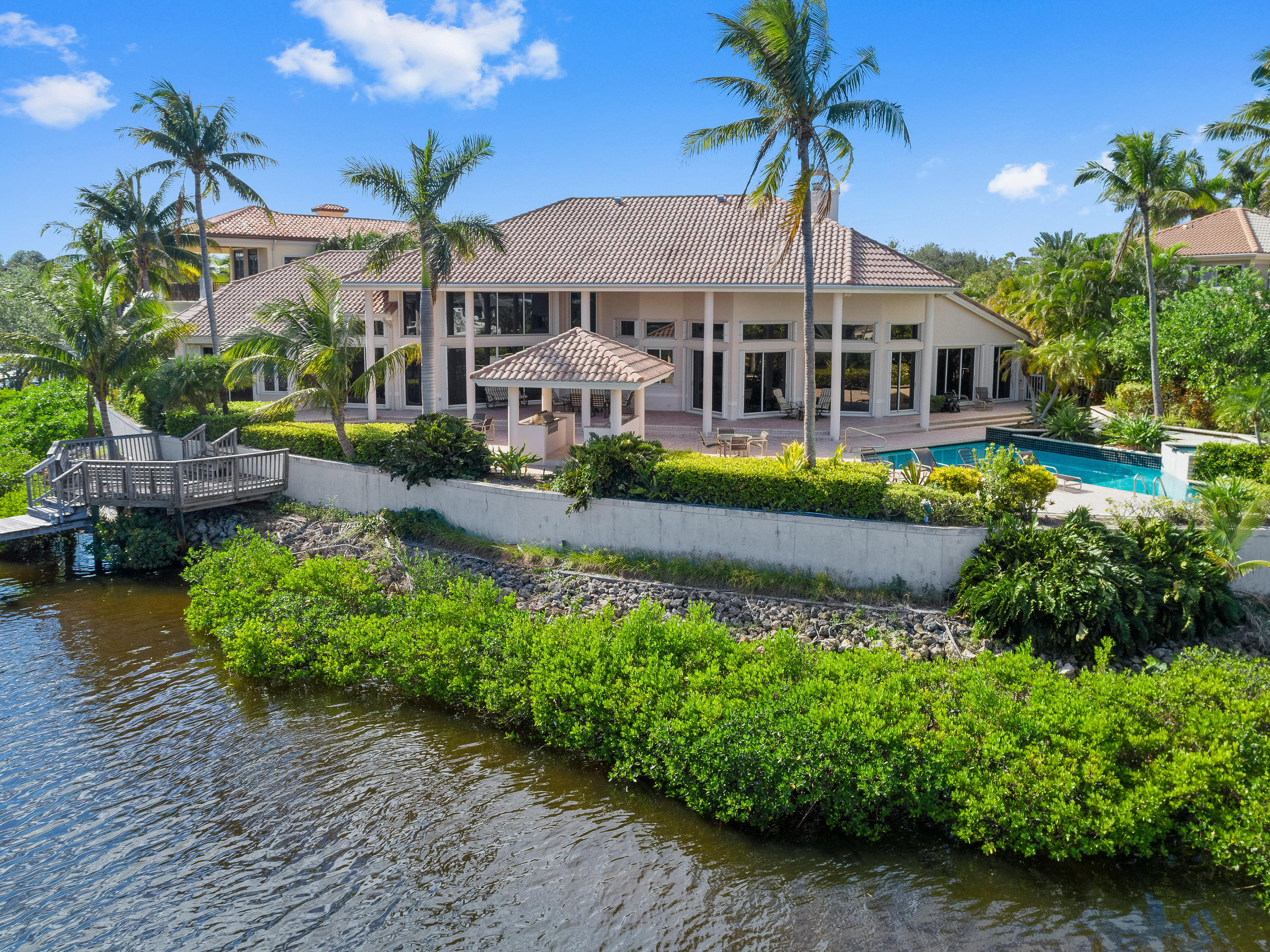 ADMIRALS COVE - Residential