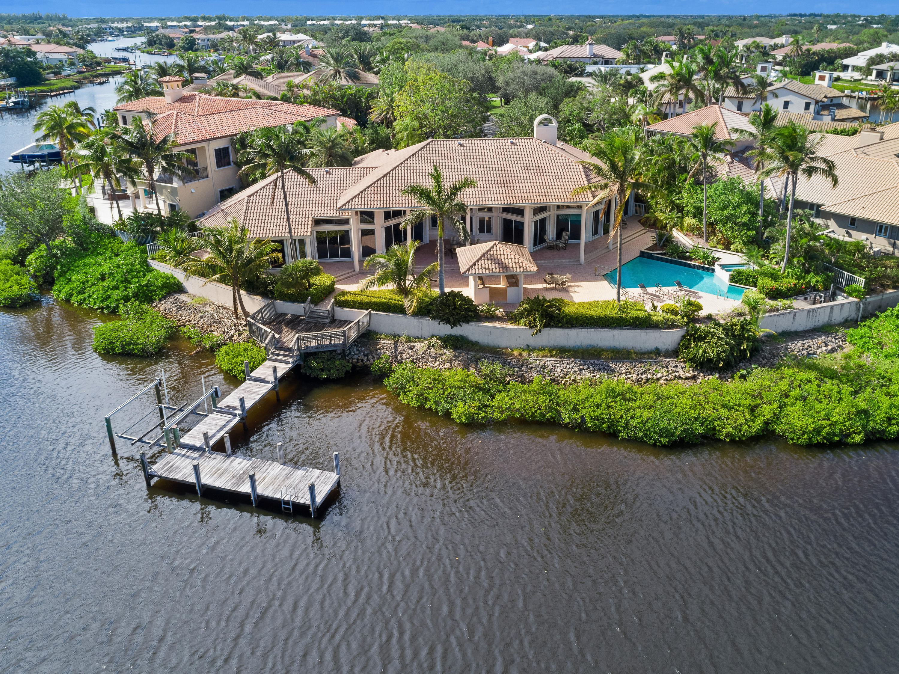 ADMIRALS COVE - Residential