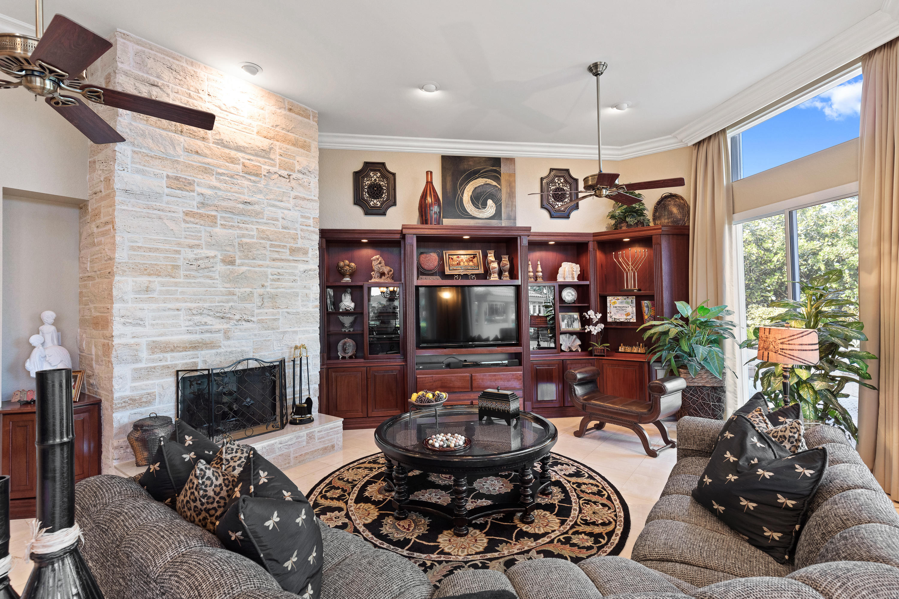 ADMIRALS COVE - Residential