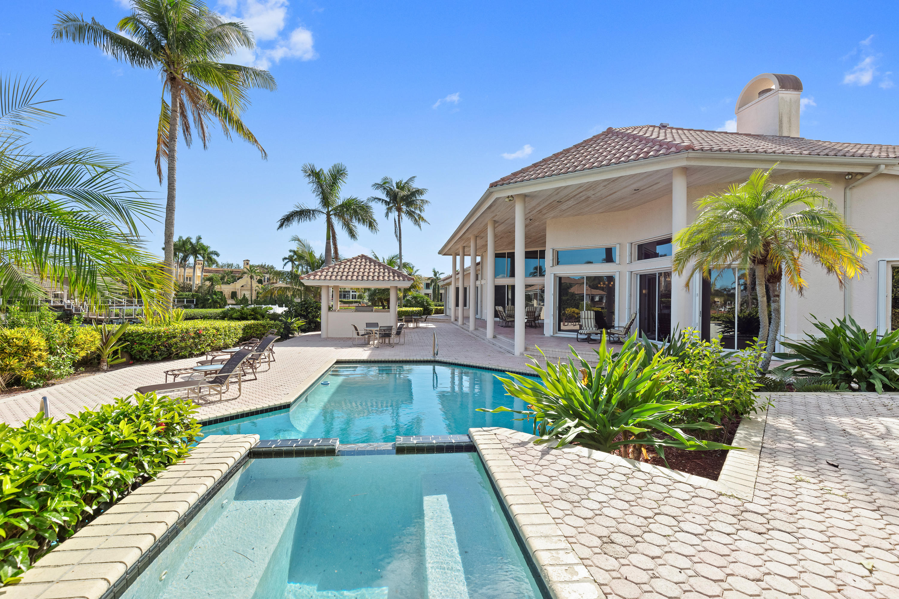 ADMIRALS COVE - Residential