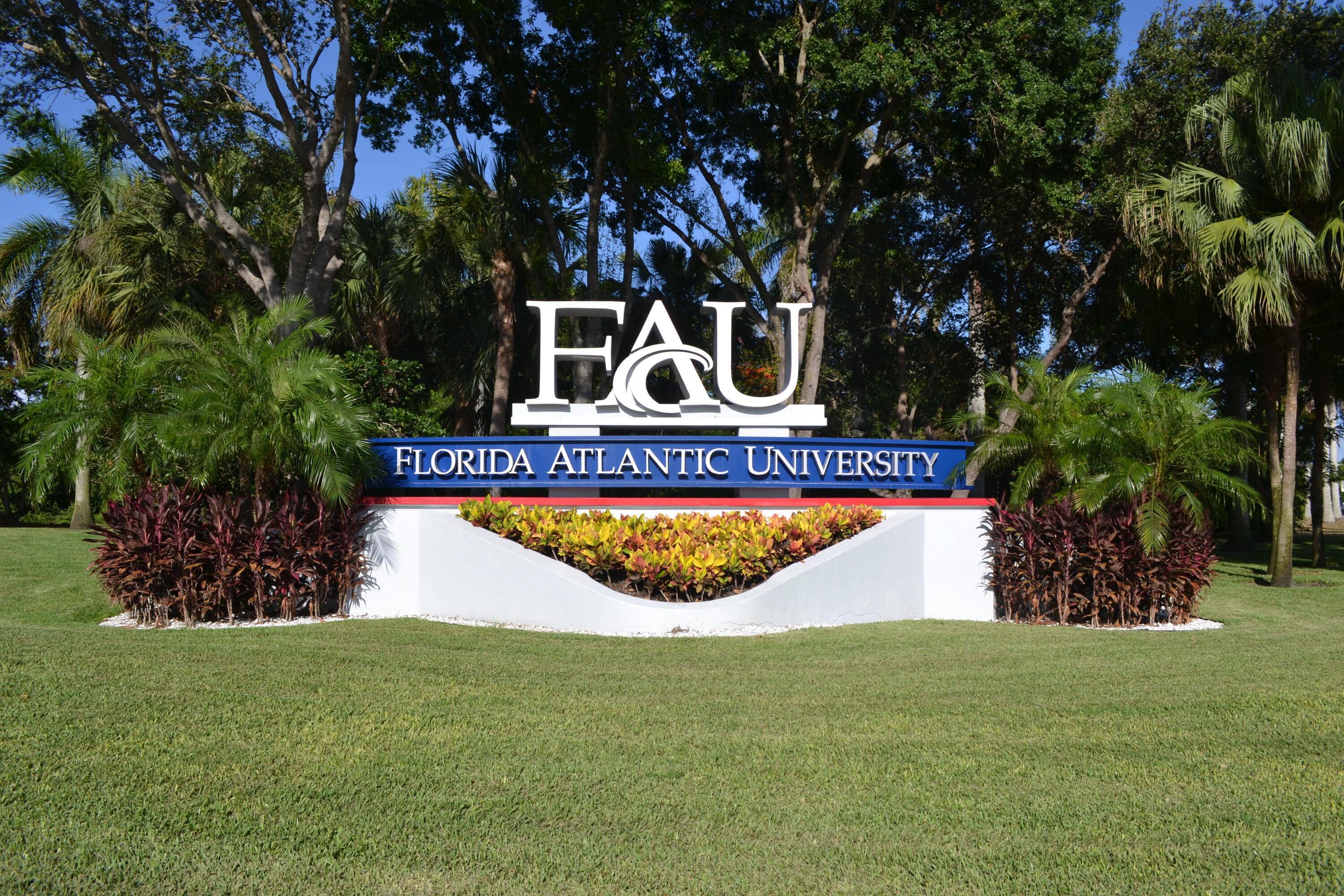 BOCA CAPRI CONDO APTS SLY 218 FT OF ELY - Residential