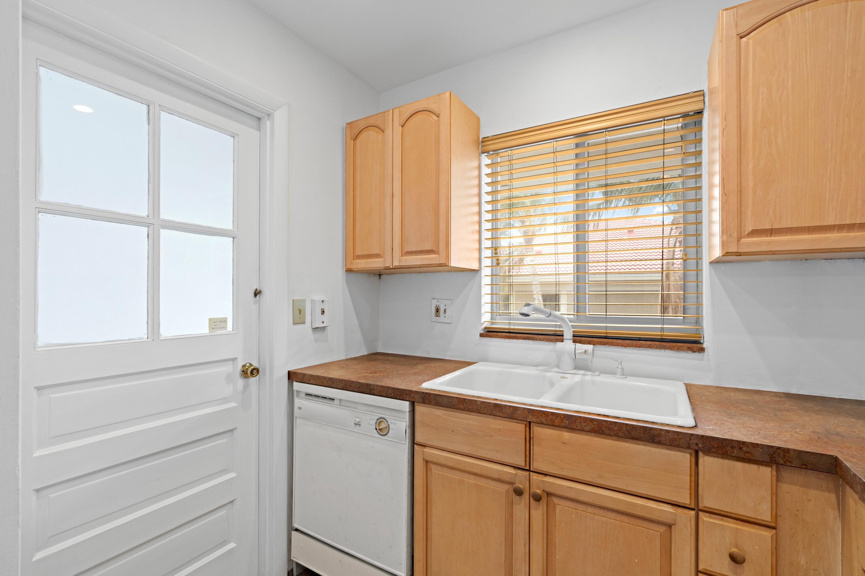 BOCA CAPRI CONDO APTS SLY 218 FT OF ELY - Residential