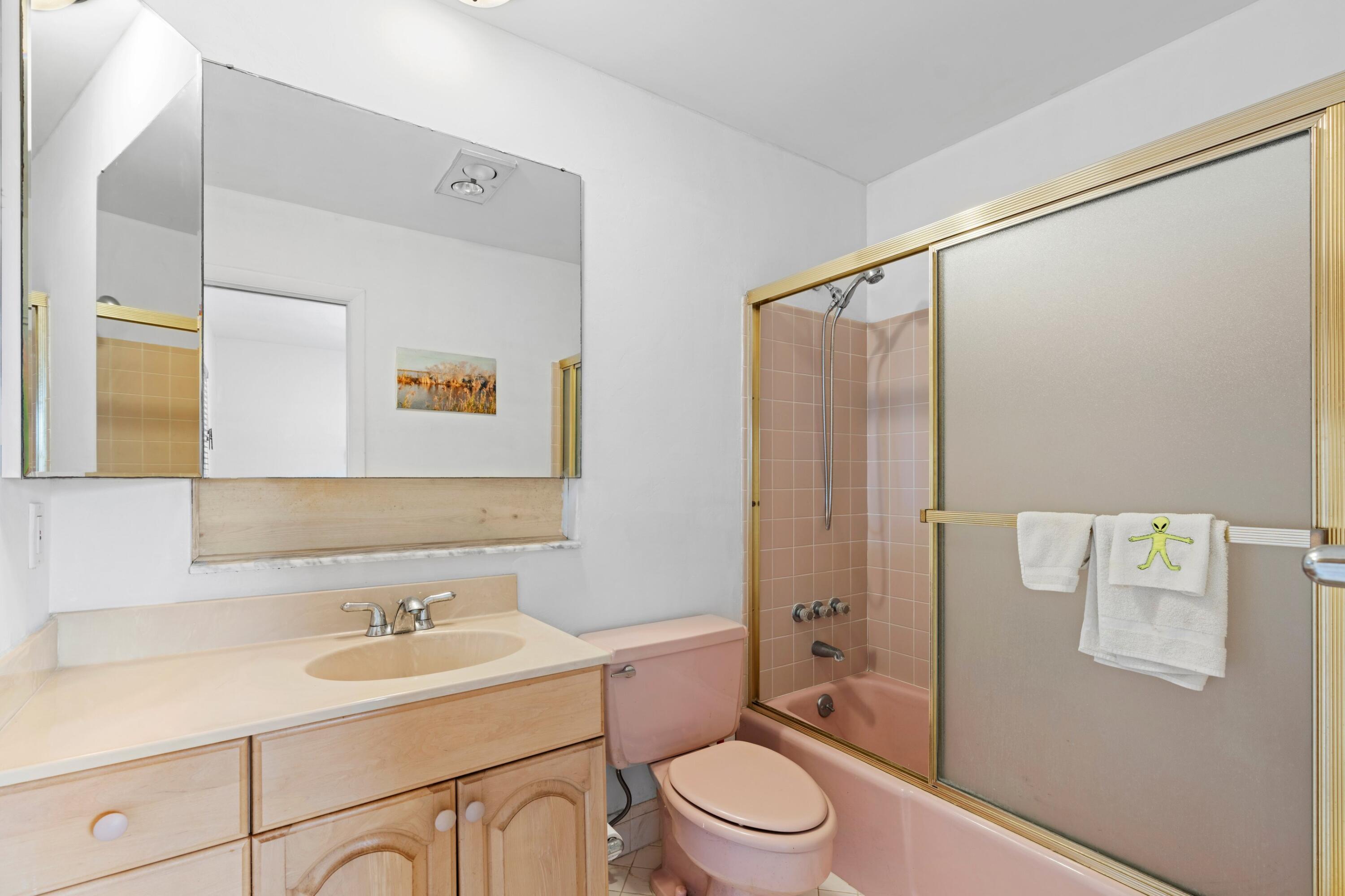 BOCA CAPRI CONDO APTS SLY 218 FT OF ELY - Residential