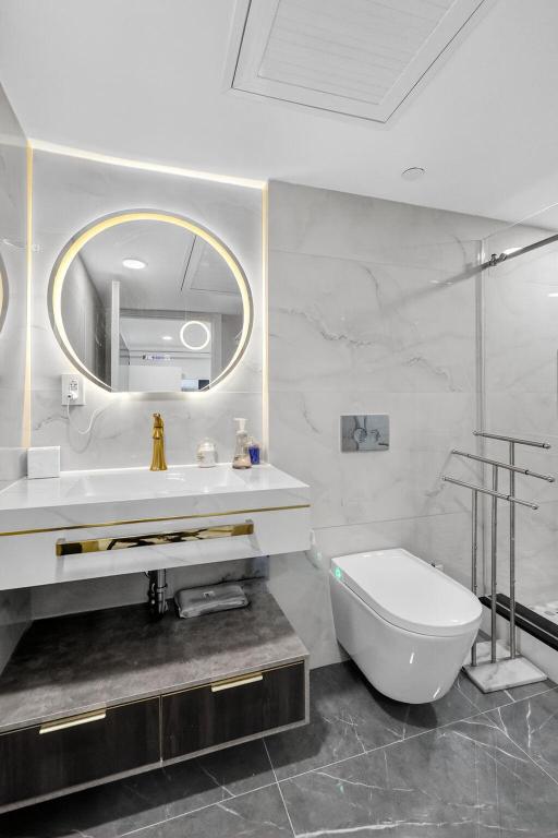 THE ALEXANDER CONDO - Residential