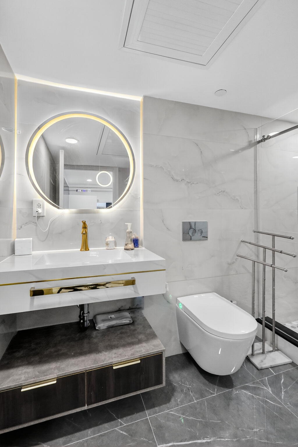 THE ALEXANDER CONDO - Residential